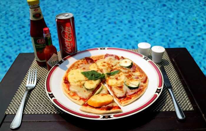 womelifePizza Rex Pool Bar
