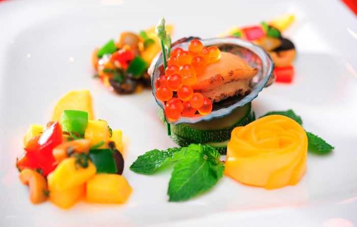 womenlifeGartenstadt Steamed greenlip abalone with mango salsa and salmon eggs