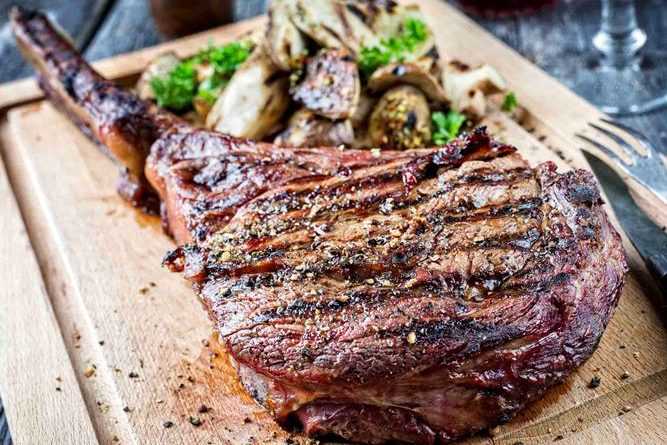 womenlifeSheraton Saigon Li Bai Wagyu Tomahawk Beef