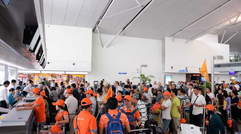 Doan khach Urai Phanich khoi hanh di Bangkok Hua Hin Thai Lan ngay 22.8 1