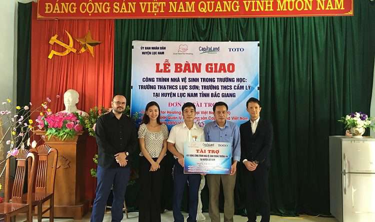 02. CLD đã hỗ trợ hơn 15 tỷ đồng để xây dựng nhà vệ sinh với các thiết bị vệ sinh cao cấp nhằm cải thiện môi trường học tập cho 1.600 học sinhJPG