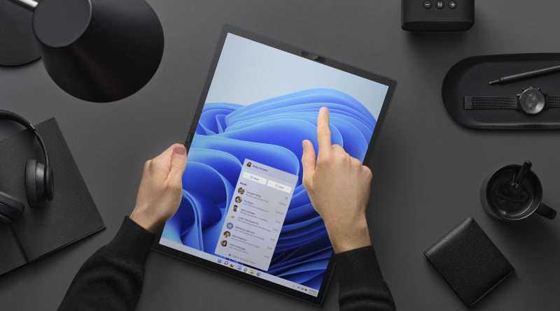 Zenbook 17 Fold OLED UX9702 Scenario Photo 06 1