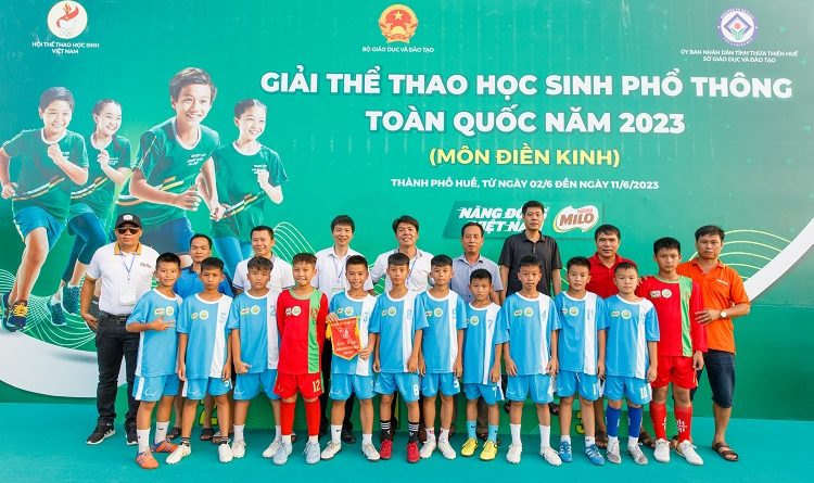 Giải đấu tiếp tục chính thức khai mạc bộ môn Điền kinh Bóng đá và Cầu lông tại Sân vận động Tự do TP. Huế