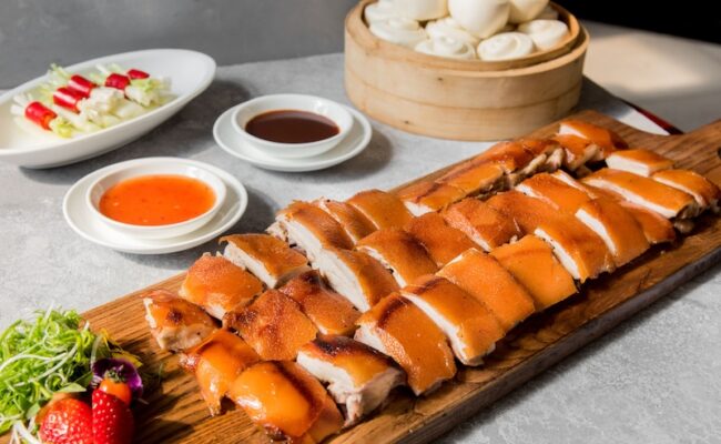 Đón mùa Đoàn viên trọn vẹn cùng thực đơn Heo sữa quay tại Ngân Đình Sài Gòn
