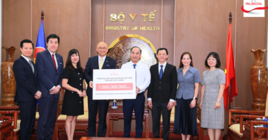Prudential Viet Nam trao sec tuong trung chuong trinh Trao Gui Yeu Thuong cho Quy Bao tro Tre em Viet Nam