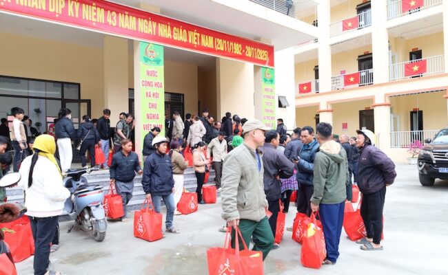 Sabeco và Ủy ban Mặt trận Tổ quốc Việt Nam chung tay trao 900 phần quà “Chung Vị Tết Việt” đến người dân 2 tỉnh Lào Cai và Tuyên Quang