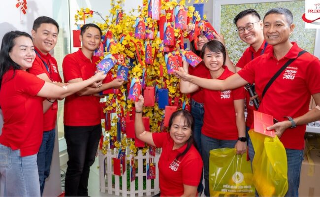 Hàng trăm nhân viên, tư vấn viên Prudential hiến máu hưởng ứng Lễ hội Xuân Hồng