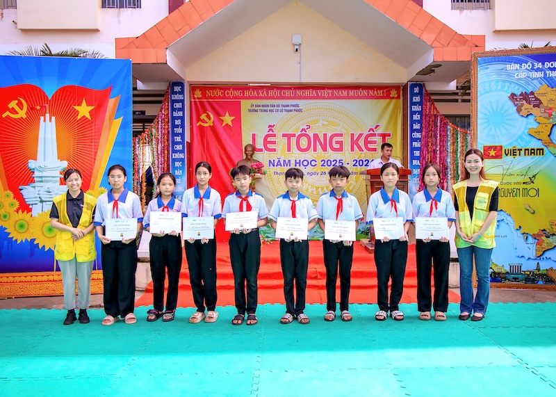 CapitaLand Development trao tặng dụng cụ học tập cho hơn 2.000 học sinh tại năm điểm trường khắp Việt Nam 5 Anh 3