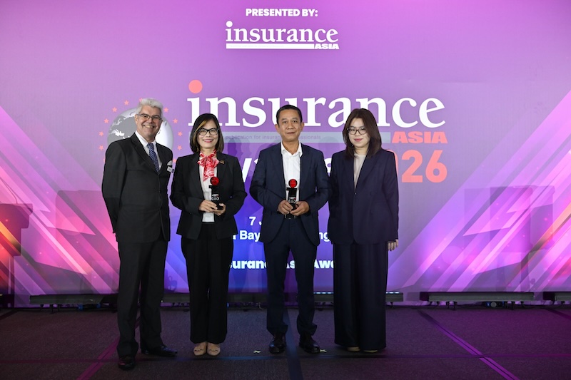 Generali nhận cú đúp giải thưởng về công nghệ và dịch vụ khách hàng tại Insurance Asia Awards 2026 4 Ban sao Hinh 2 Dai dien Generali Viet Nam cung dai dien ban to chuc tai Le trao giai Insurance Asia Awards 2026
