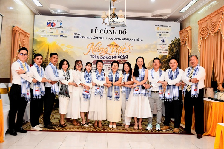 Hành trình 'Nắng Việt trên dòng Mê Kông': Trao tri thức, nối dài tình hữu nghị Việt - Lào 2 Caravan 2030 lan thu 30