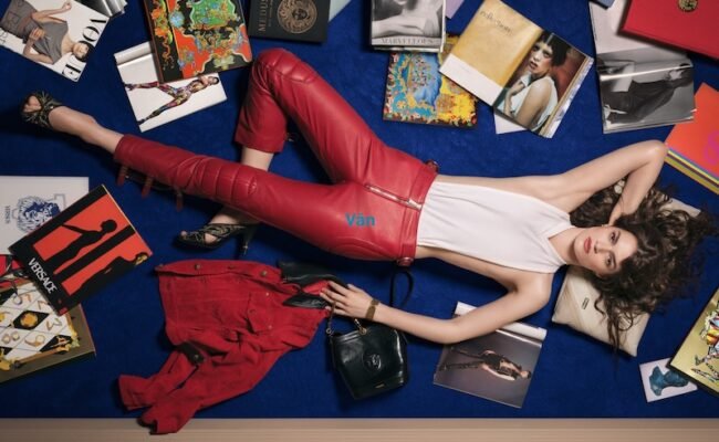 Versace ra mắt chiến dịch Thu Đông 2026