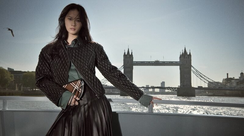 Burberry Winter 2026: Một London nguyên bản được tái hiện qua lăng kính hiện đại 1 Burberry Winter 26 Runway Stills17