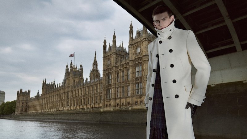 Burberry Winter 2026: Một London nguyên bản được tái hiện qua lăng kính hiện đại 8 Burberry Winter 26 Runway Stills26