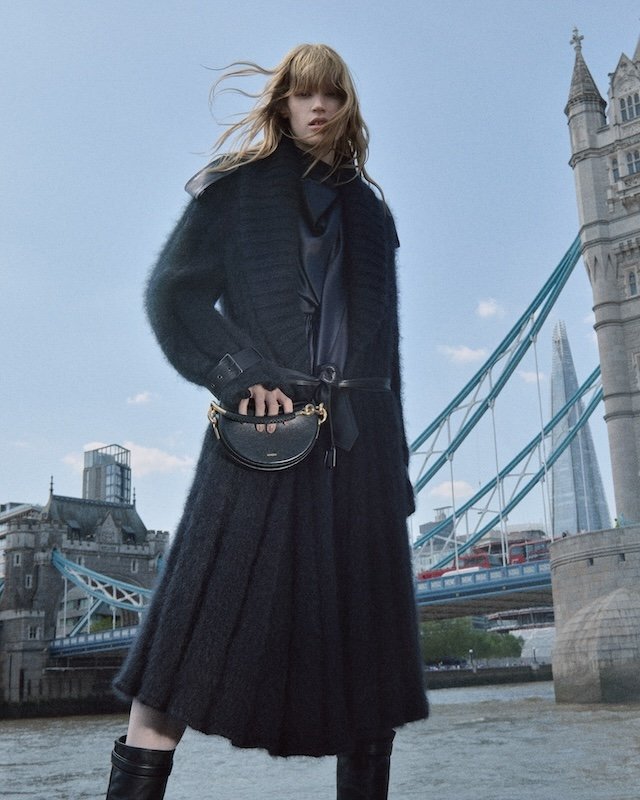 Burberry Winter 2026: Một London nguyên bản được tái hiện qua lăng kính hiện đại 5 Burberry Winter 26 Runway Stills48