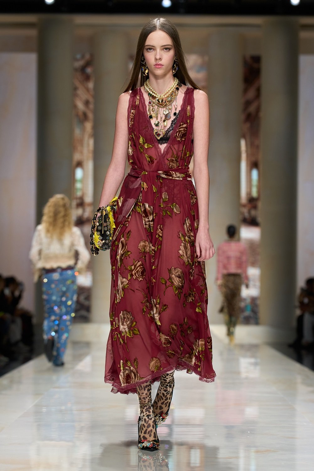 Dolce&Gabbana Xuân/Hè 2027: “Stravaganza Siciliana” – khi di sản chuyển mình thành độc bản 4 DG SFILATA DONNA SPRING SUMMER 2027 PH GO RUNWAY LOOK20