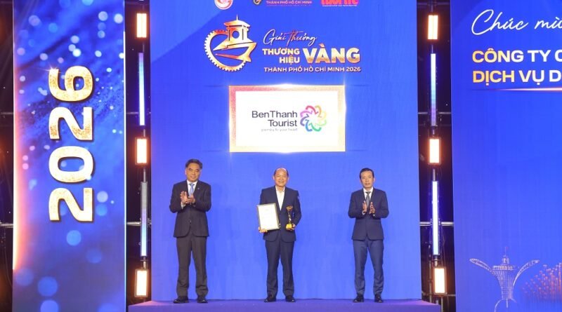 BenThanh Tourist đón nhận hai danh hiệu uy tín của TP.HCM năm 2026 1 H02 Dai dien BenThanh Tourist nhan giai Thuong hieu Vang TP.HCM 2026