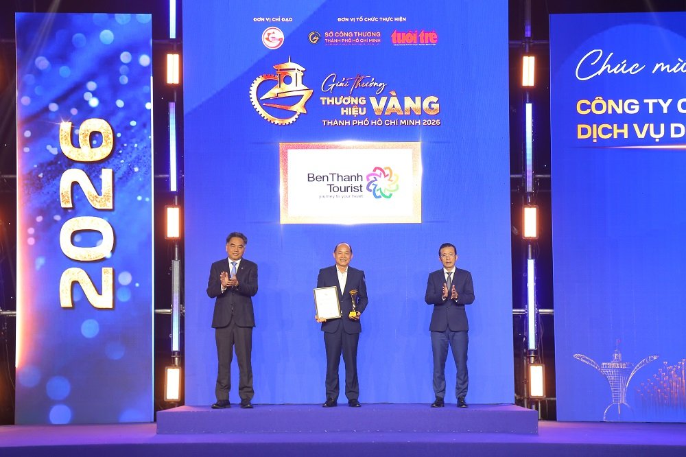 BenThanh Tourist đón nhận hai danh hiệu uy tín của TP.HCM năm 2026 2 H02 Dai dien BenThanh Tourist nhan giai Thuong hieu Vang TP.HCM 2026